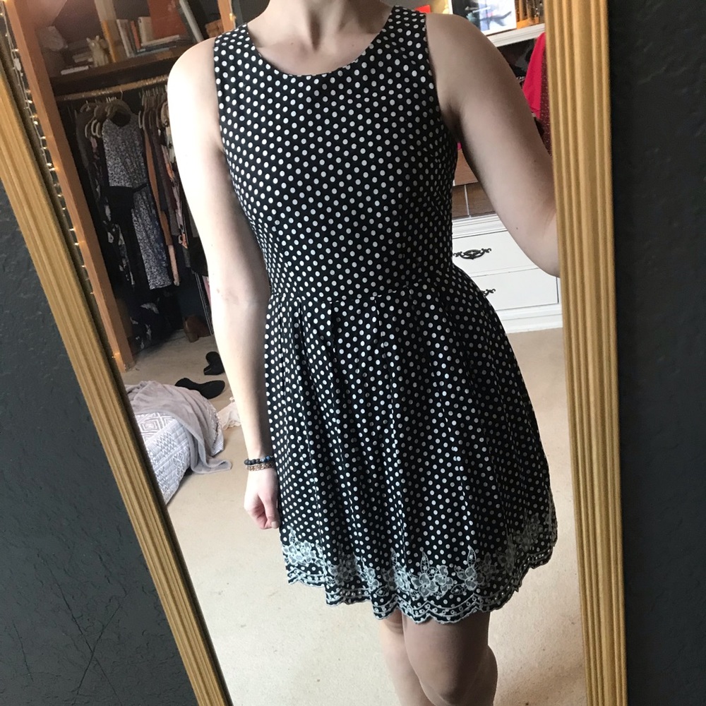 Adorable polka dot dress.